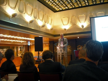 Jan Rotmans aan boord  tijdens de afsluiting van het KSI congres